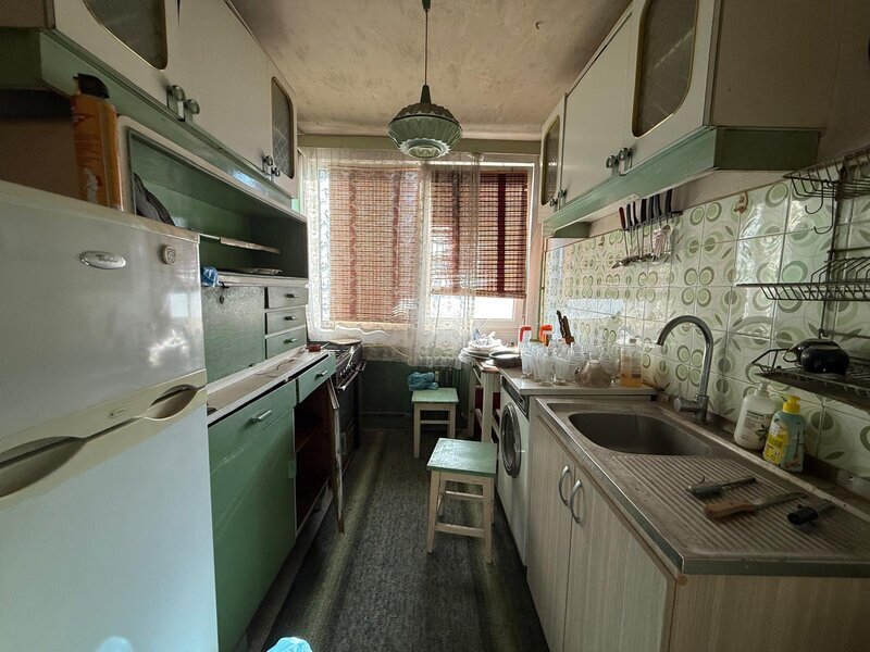 Baba Novac, Campia Libertatii, chiar la coltul parcului IOR, 2 bai