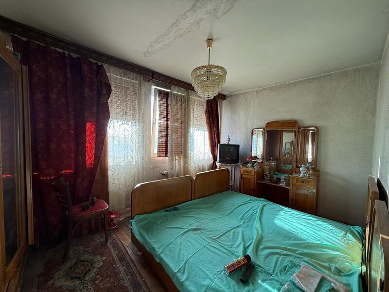 Baba Novac, Campia Libertatii, chiar la coltul parcului IOR, 2 bai