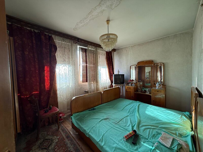 Baba Novac, Campia Libertatii, chiar la coltul parcului IOR, 2 bai